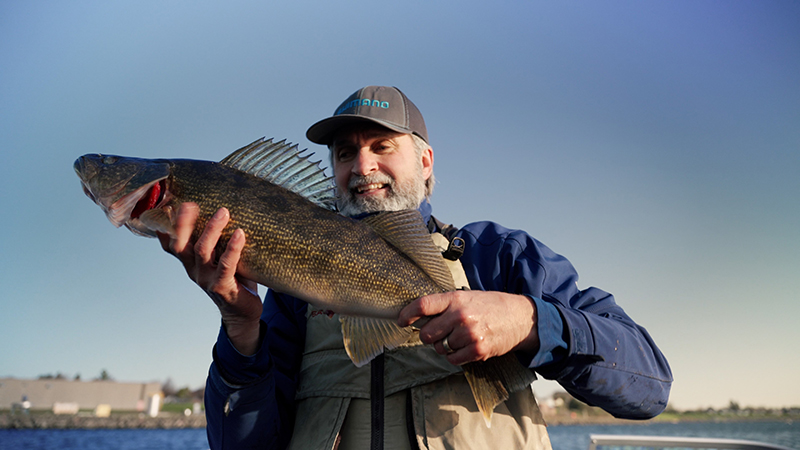 Lawrence Gunther with a 67 cm St. Lawrence Walleye